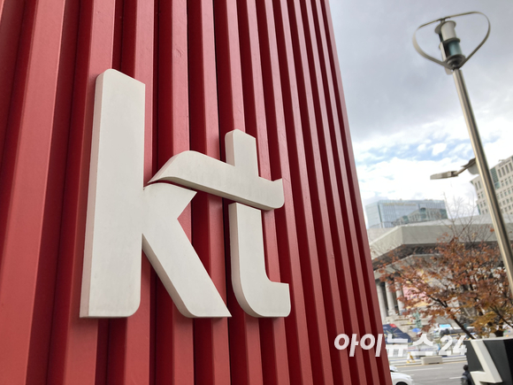KT가 12년만에 6천억원대 영업이익을 기록했다.
