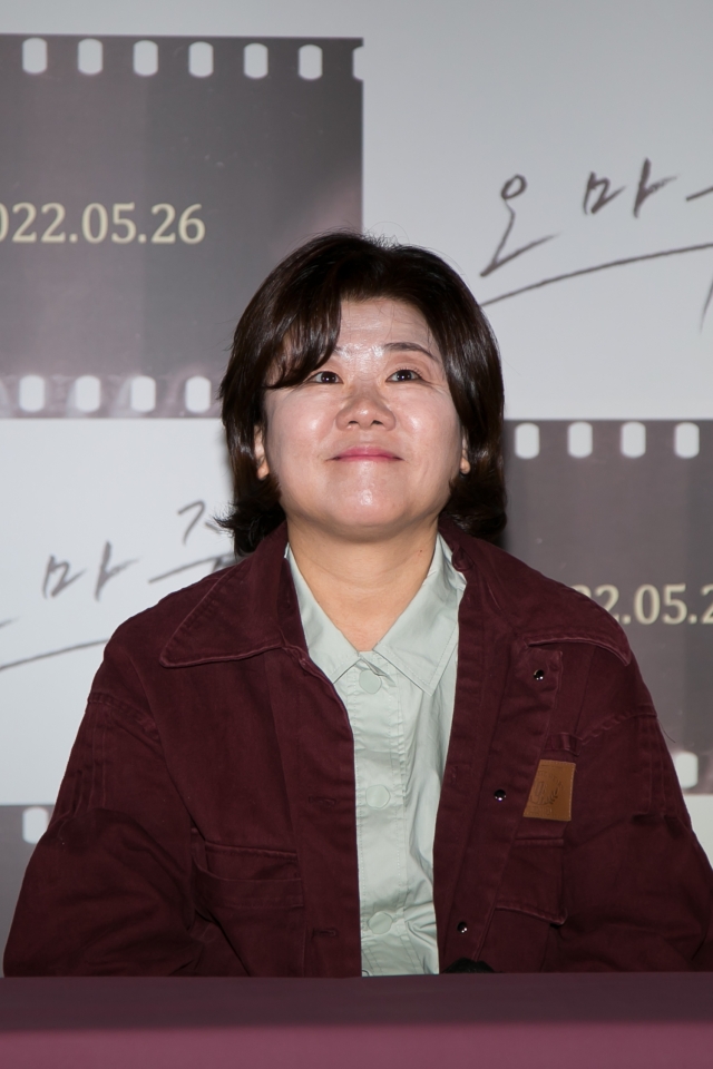 12일 서울 CGV 용산아이파크몰에서 열린 영화 '오마주' 기자간담회에 참석한 배우 이정은. 준필름 제공