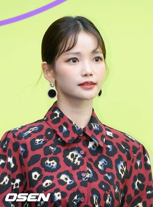 [OSEN=민경훈 기자]배우 하연수가 입장하며 포즈를 취하고 있다./ rumi@osen.co.kr