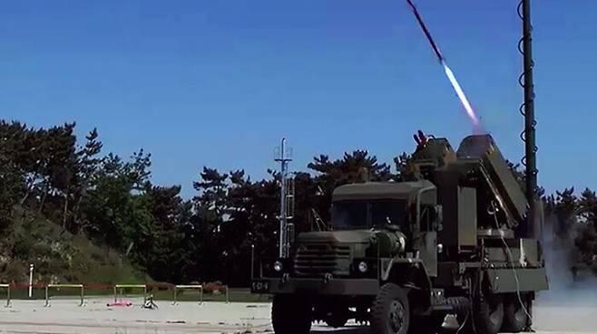 국산 유도로켓 비궁. ADD 퇴직 연구원들 몇명이 비궁 관련 기밀 기술 자료를 UAE로 유출한 혐의를 받고 있다.