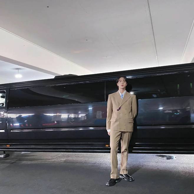 "그를 봐!" 방탄소년단 진, 멕시코 드라마 속 '가장 잘 생긴 남자'