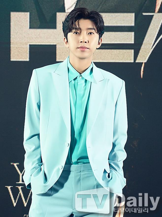 Singer Im Young-woong is showing a unique presence in the idol flood.Im Young-woong released his first regular album, Im Hero (IM HERO), which includes 12 songs, including the title song Can I Meet Again through various soundtrack sites at 6 pm on the 2nd.Regular 1 album, which received fans expectations before its release, was released and showed an explosive response.The title song won the top spot on various charts such as public release, simultaneous and melon, and the songs recorded were also lined up with all the charts.According to the Korea Music Contents Association on December 12, Im Young-wong was ranked as the top spot on the monthly Gaon chart download, BGM, ringtone, and call connection sound charts in April with Our Blues.Also on the charts of the 19th week (May 1-7), Im Young-woongs Im hero ranked first on the album charts, and the title song Can I Meet Again ranked first on the digital, download, BGM, ringtone, and call-connected sound charts, and it was a total of six gold medals.This is not the only one.According to Dreamers Company, an album distributor of Im Young-woong, the total number of domestic and overseas orders for Im hero, which started selling on the 1st of last month, exceeded 1 million as of the last two days.This is the highest record in the history of Solo music since the 2000s.The number of YouTube channel views by Im Young-woong, which has 1.35 million subscribers, has also steadily increased, especially on the 9th, when it has built a 1.4 billion-view gold tower with a total of views.The music video for hero (HERO) and the stage video for Colcenta of Love are recording more than 20 million views.Currently, Im Young-woong is conducting a nationwide tour concert starting with GoYang on the 6th.It was the first solo concert in more than two years since it appeared on TV Chosun Mr. Trot which was broadcast in 2020, and it was very anticipated before the opening. In addition to GoYang, Changwon Station and Gwangju performances were sold out at the same time as the opening and made it popular again.The last GoYang Concert was completed with a total of 23,000 people for three days.Im Young-woong, who is shaking GoYang, meets fans at Changwon Station for three days from 20th to 22nd.