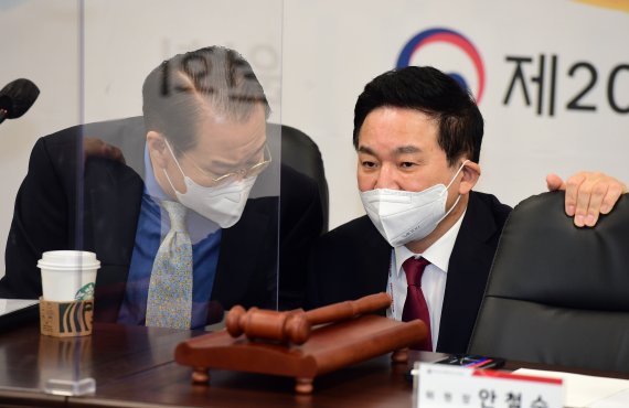 권영세 통일부 장관(왼쪽), 원희룡 국토교통부 장관. 사진=뉴스1화상