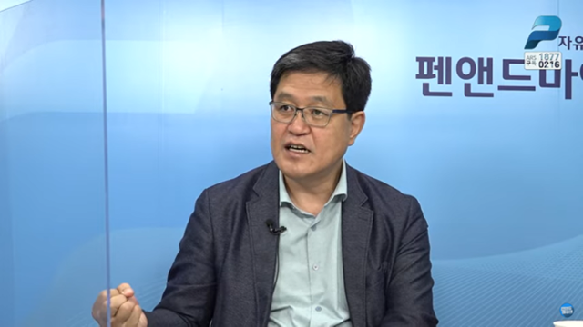지난해 9월 유튜브 채널 '펜앤드마이크TV'에 출연한 김성회 대통령실 종교다문화비서관. 화면 캡처