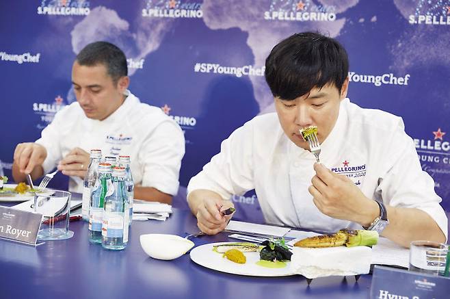 아시아 지역 결선의 심사위원인 최현석 셰프. [산펠레그리노 제공]