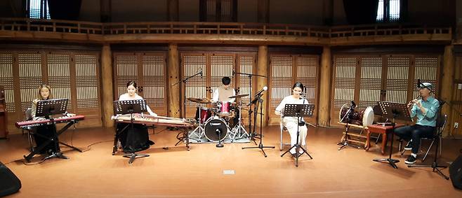 [광주=뉴시스] 광주문화재단은 14일 오후 3시 전통문화관에서 국악콘텐츠제작소 '나랩'을 초청해 '민요, 오늘의 노래'를 토요상설공연한다고 13일 밝혔다. (사진=광주문화재단 제공). photo@newsis.com *재판매 및 DB 금지