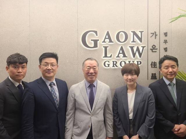 조병호 (왼쪽부터) 변호사 겸 회계사, 배정식 본부장, 소순무변호사(성년후견협회장), 안지영 변호사, 김세현 회계사. 사진 제공=가온