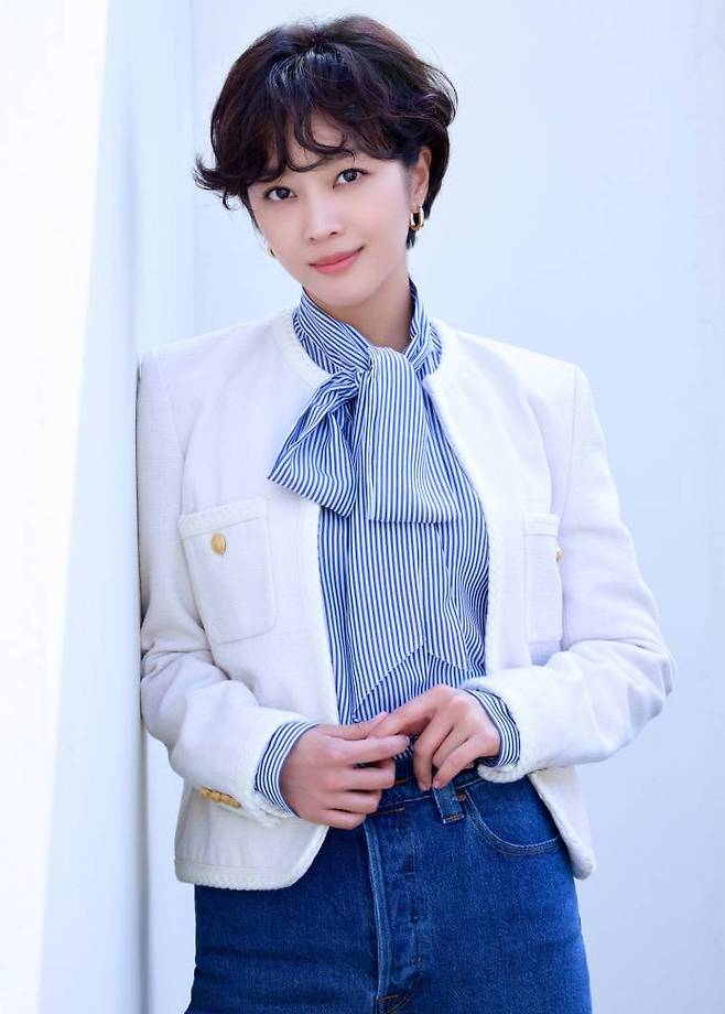 tvN 드라마 '군검사 도베르만'의 주연배우 조보아가 2일 오전 진행된 종영 라운드 인터뷰를 위해 포즈를 취하고 있다.  '군검사 도베르만'은 돈을 위해 군검사가 된 도배만과 복수를 위해 군검사가 된 차우인이 만나 군대 내의 검고 썩은 악을 타파하며 진짜 군검사로 성장하는 이야기를 그린 드라마다. /사진제공=키이스트