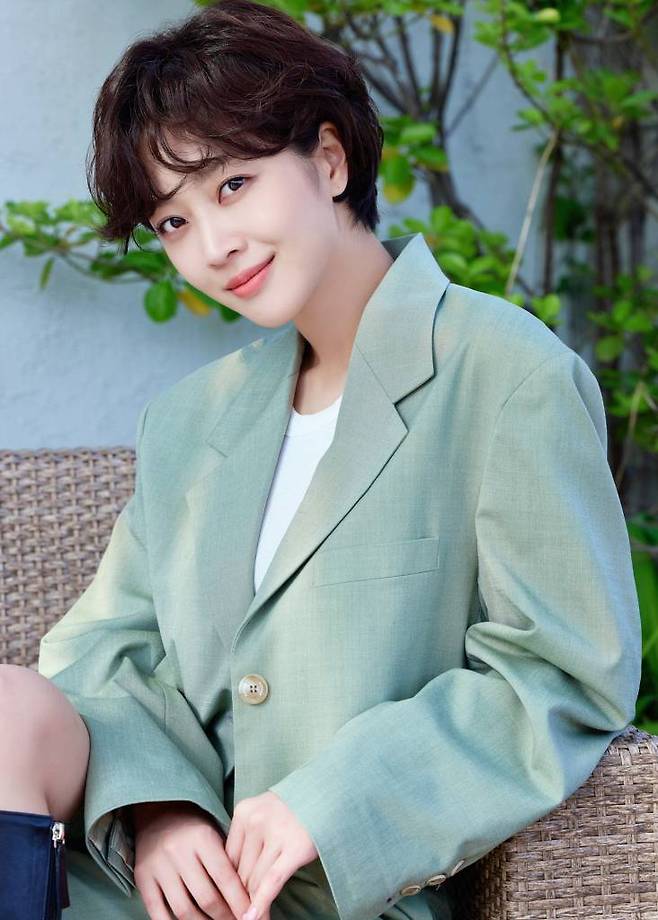 tvN 드라마 '군검사 도베르만'의 주연배우 조보아가 2일 오전 진행된 종영 라운드 인터뷰를 위해 포즈를 취하고 있다.  '군검사 도베르만'은 돈을 위해 군검사가 된 도배만과 복수를 위해 군검사가 된 차우인이 만나 군대 내의 검고 썩은 악을 타파하며 진짜 군검사로 성장하는 이야기를 그린 드라마다. /사진제공=키이스트