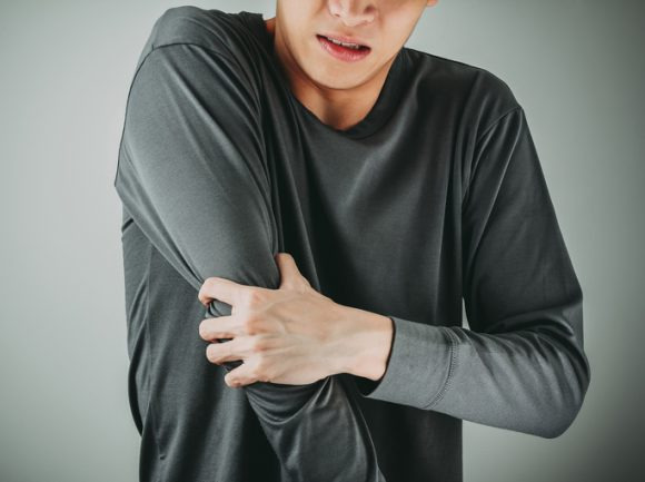 전완근에 반복적으로 부하를 받으면 누구든지 테니스 엘보가 생길 수 있다. [사진=게티이미지뱅크]
