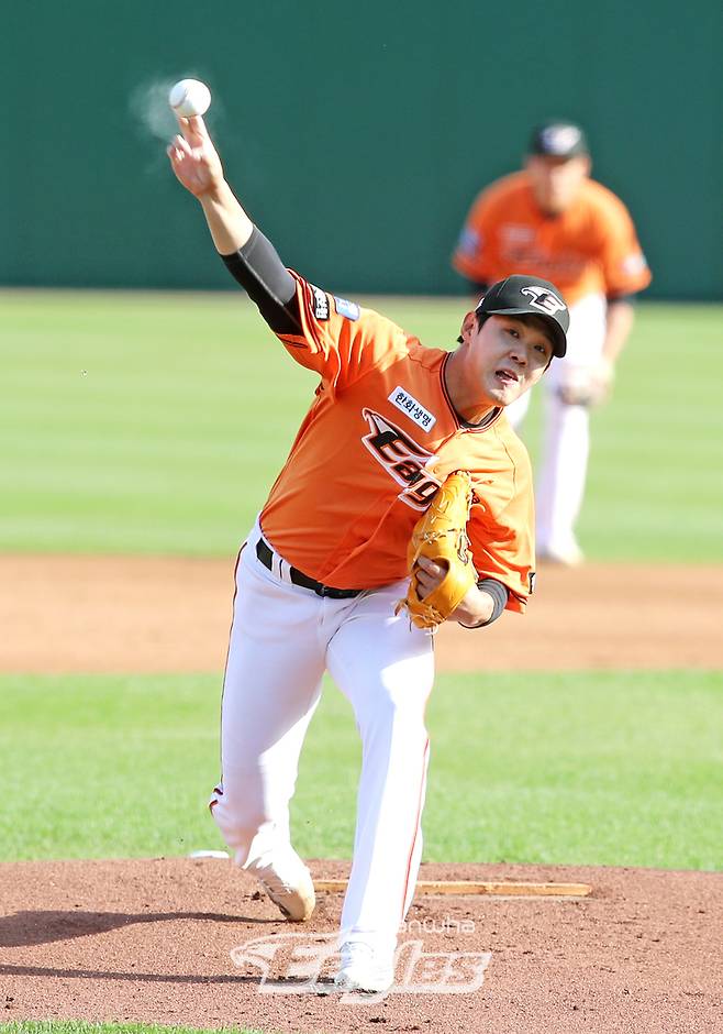 한화 이글스 윤대경은 14일 KBO리그 대전 롯데 자이언츠전에서 5⅔이닝 6실점으로 무너졌다.(한화 이글스 제공) © 뉴스1