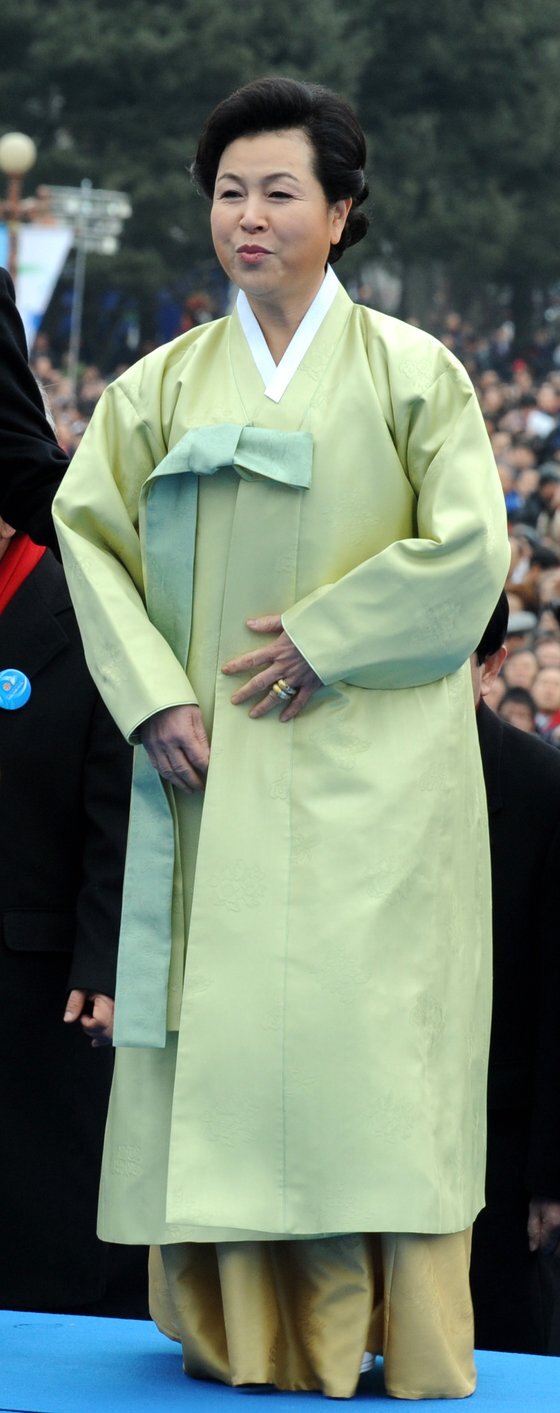 25일 오전 국회에서 열린 제17대 대통령 취임식에서 김윤옥 여사.