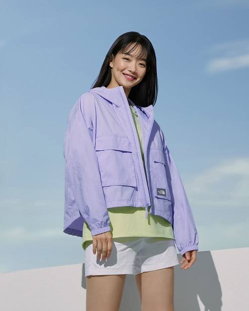 '여성용 시티 칠러 재킷'을 착용한 노스페이스 홍보대사 신민아 <사진제공=영원아웃도어>