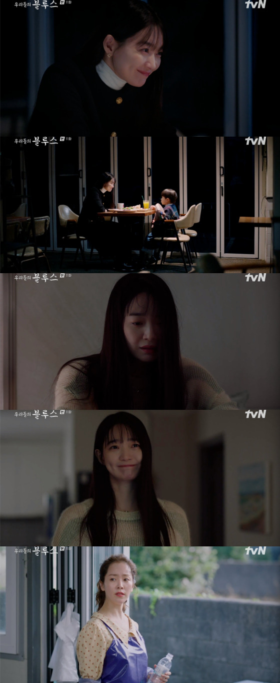 In the TVN Saturday drama Our Blues, which was broadcast on the afternoon of the 14th, a day of Min Sun-ah and Dynamite (Lee Byung-hun) was drawn.Dynamite said, Is my mother like you? I think of you enough to whine all the time I see you.My mother also thought of me as if I thought of you, and did she ever think of me as right and affectionate? Min Sun-a said that after his father made extreme choices with him alone, he had a lot of resentment, regret, and self-reproach. Ask your brother, too. Why did you leave him?Do not regret it because you did not ask like me later. Dynamite said, Yes, and But did you think about me sometimes? Min Sun-a replied, Sometimes. Dynamite then visited Min Sun-as house.Dynamite was pleased that Min Sun-a and his appearance now seemed like a couple or a lover, but Min Sun-a embarrassed Dynamite by saying that he would not return to Jeju Island again, saying he wanted to stay with Son.When did you sort out your thoughts like that, I was once again in love with you as before, and you thought about staying here, Dynamite said.However, Dynamite showed a friendly appearance by moving the bed to the living room for Min Sun-ah, who had no good memory in the room after asking for a house to be closed.Dynamite said, If you need a decent neighborhood brother, call me if you need a man, but call me in the dark.Well see you later. Ill live well until then. Dynamite later repaired the lungs, saying he would wait for a private son in Jeju Island.However, Min Sun-a faced his depression as soon as he returned home. Min Sun-a said, This is an illusion when the buildings that shine outside the living room window turn into darkness.Its bright out there. Eventually, he threw away the next thing as if he were evil, and shed tears. At this time, the dynamice said, Look back.If you turn your back like this, there is another world. Min Sun-ah picked up her phone, thinking of the dynamic, and started exercising by listening to the recording file he had sent her as a gift. Min Sun-ah looked out the window gradually brightening and made up her will.Meanwhile, the sea ladies eventually agreed to kick out Lee Young-ok (Han Ji-min).Hyun Chun-hee (Go Doo-shim), who has been protecting Lee Young-ok, has agreed to be bullied, saying, He does not know that water is scary like now, and he dies when he is material.But Lee Young-ok continued to create my anxiety about matter, so Park Young-jun (Kim Woo-bin) said, Promise me one thing.I will never be alone in the sea. 