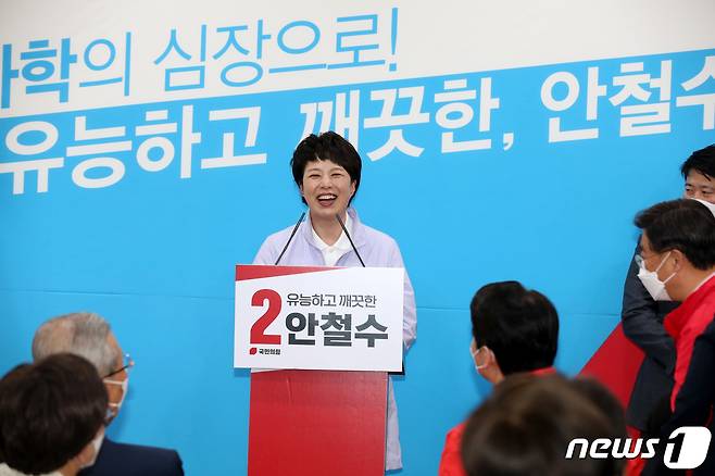 안철수 국민의힘 성남분당갑 후보가 15일 김은혜 경기도지사 후보, 신상진 성남시장 후보와 함께 선거사무소를 개소하고 본격적인 '원팀' 행보에 들어갔다.(안철수 캠프 제공)/© News1 김평석 기자