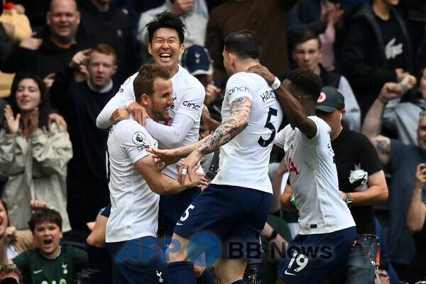 해리 케인의 득점 이후 기뻐하고 있는 토트넘 홋스퍼 선수들. ⓒAFPBBNews = News1