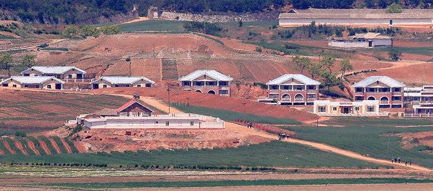 13일 경기도 파주시 오두산 통일전망대에서 바라본 북한 황해북도 개풍군 마을. 2022.5.13/뉴스1