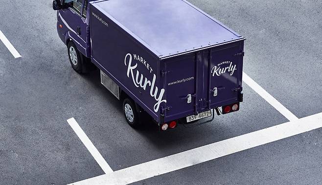 마켓컬리 운영사인 컬리가 지난 3월 한국거래소에 유가증권시장 상장예비심사를 청구했지만 일각에서는 우려의 시선이 나오고 있다. 컬리 배송 트럭. /사진=컬리