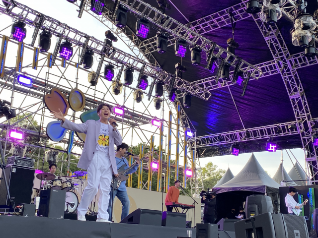 ‘뷰티풀 민트 라이프 2022' 2일차 공연 중인 밴드 데이브레이크. 한순천 기자