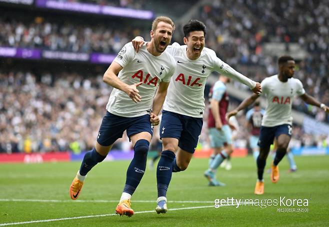 득점 후 포효하는 토트넘 공격수 해리 케인-손흥민. Getty Images 코리아