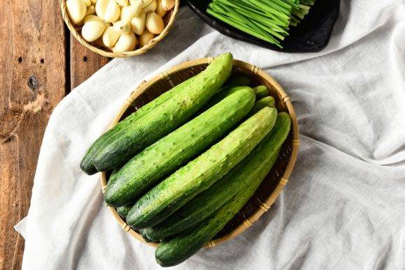 제철을 맞은 오이는 혈당과 체중 조절에 도움을 주는 등 건강상의 이점이 많다. [사진=게티이미지뱅크]