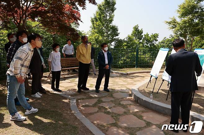 16일 문화재청이 전북 진안군에서 웅치전적지에 대한 현지조사를 진행하고 있다.(진안군제공)2022.5.16/뉴스1
