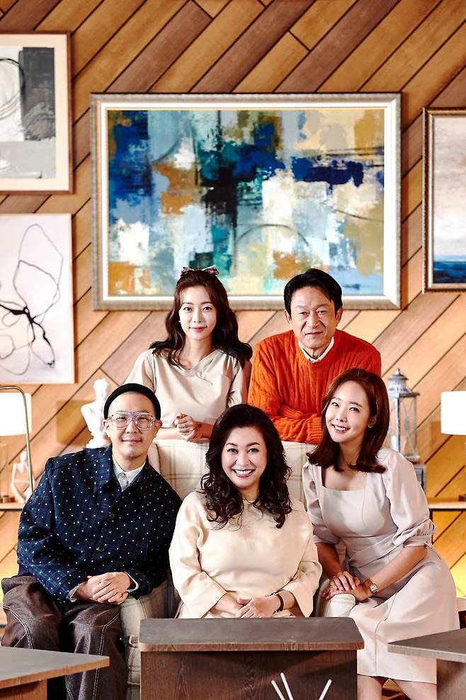 MBC '오은영 리포트-결혼지옥' 박지민, 김응수, 소유진, 오은영, 하하(위 왼쪽부터 시계방향으로). 사진 제공=MBC