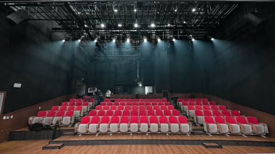 세종시 어진동 세종시청자미디어센터 1층 다목적홀 전경. 사진=미디어아트센터 제공.