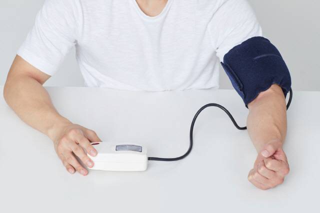 국내 성인 3명 중 1명이 고혈압이라는 통계 결과가 나왔다./사진=클립아트코리아