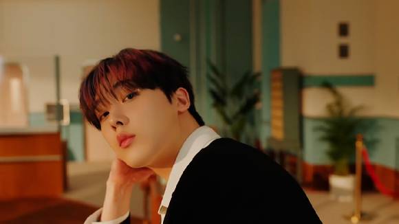 아스트로(ASTRO) 세 번째 정규 앨범 'Drive to the Starry Road'의 타이틀곡 'Candy Sugar Pop' 뮤직비디오 티저 영상이 공개돼 관심을 모으고 있다. [사진=아스트로 'Candy Sugar Pop' MV 티저 영상 캡쳐]