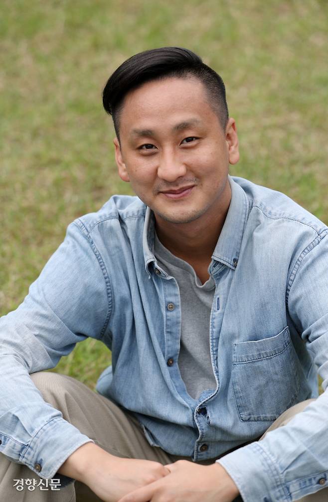 연극  <기후비상사태: 리허설>의 전윤환 연출. 김영민 기자