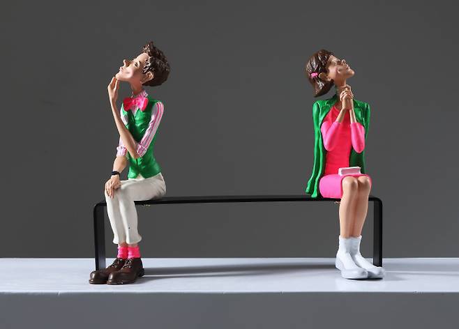 김경민_첫만남_ 150x100x120cm_Urethane on bronze,Stainless steel_(2022) [사진 제공 = 조형아트서울]