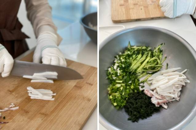 채소와 데친 한치 등 모든 재료를 썰어 양푼에 담는다.