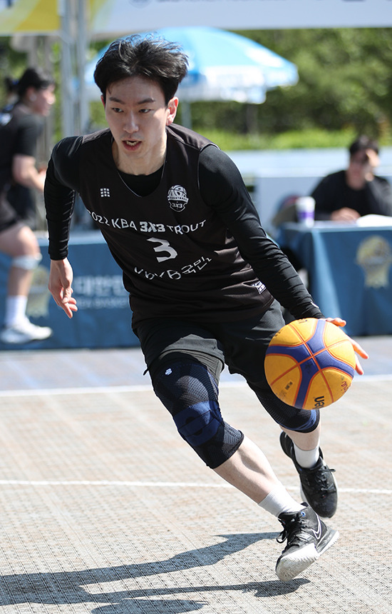 한국 3x3 농구의 스타 박민수가 지난 15일 서울 올림픽 공원에서 열린 FIBA 3x3 아시아컵 2022 국가대표 선수 트라이아웃에서 활약 중이다. 사진=대한민국농구협회 제공