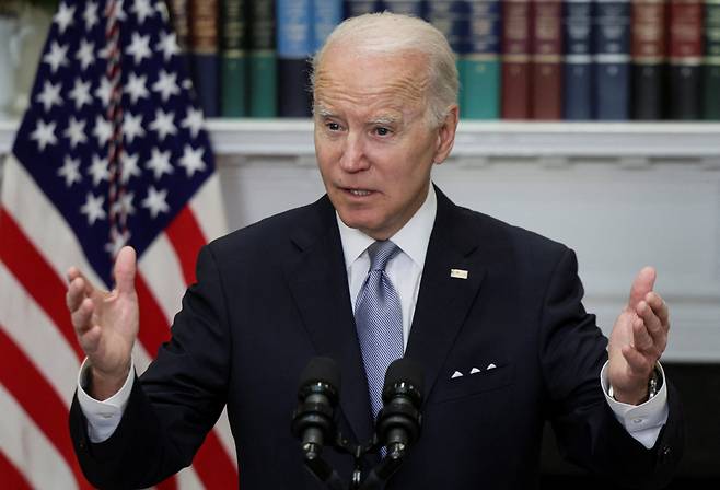 조 바이든 미국 대통령이 지난달 21일(현지시간) 백악관 루스벨트 룸에서 러시아 제재와 우크라이나 추가 지원 계획을 발표하고 있다. [연합]