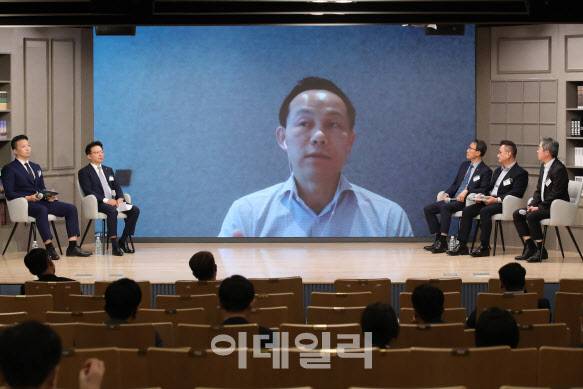 프랭크 린 구글 동북아 투자 총괄, 이규홍 사학연금 CIO, 허장 행정공제회 CIO, 이정호 한양대 교수, 홍원호 ,SV인베스트먼트 대표가 김세훈 BCC글로벌 부사장 사회로 17일 오전 서울 중구 순화동 KG타워 KG하모니홀에서 열린 글로벌대체투자컨퍼런스(GAIC)에서 토론을 하고 있다. (사진=이데일리 이영훈 기자)