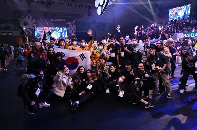 2021 카시아스두술 데플림픽 폐막식에 참석한 한국 대표 선수단, 한국농아인스포츠연맹 제공