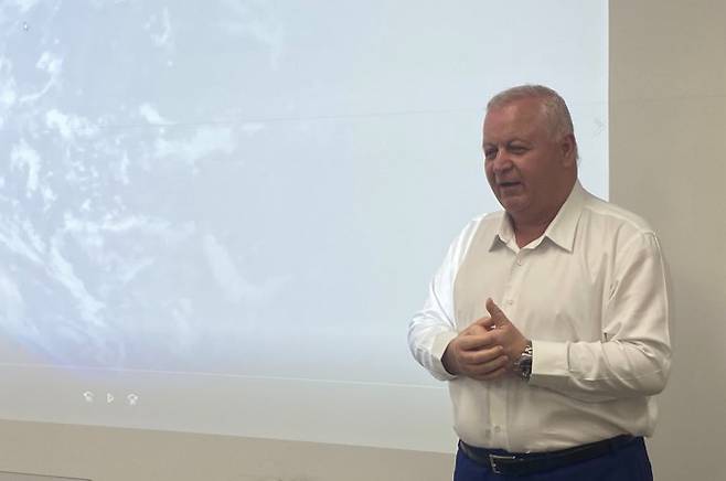 캄 가파리안 액시엄 스페이스 설립자 겸 회장은 17일 서울 관악구 서울대에서 열린 전문가 초청 세미나에서 발표를 진행하고 있다. 고재원 기자 jawon1212@donga.com