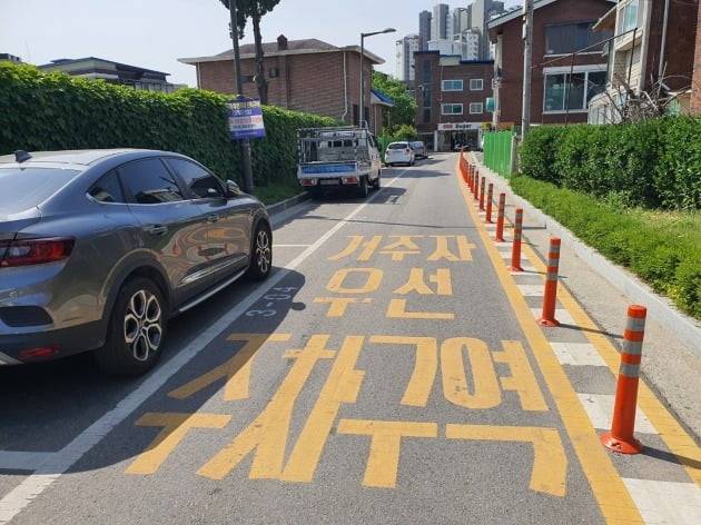 경기 광주시는 주거 밀집지역의 주차난 해소를 위해 거주자 우선 주차장 공유사업을 시행한다고 17일 밝혔다,경기광주시 제공