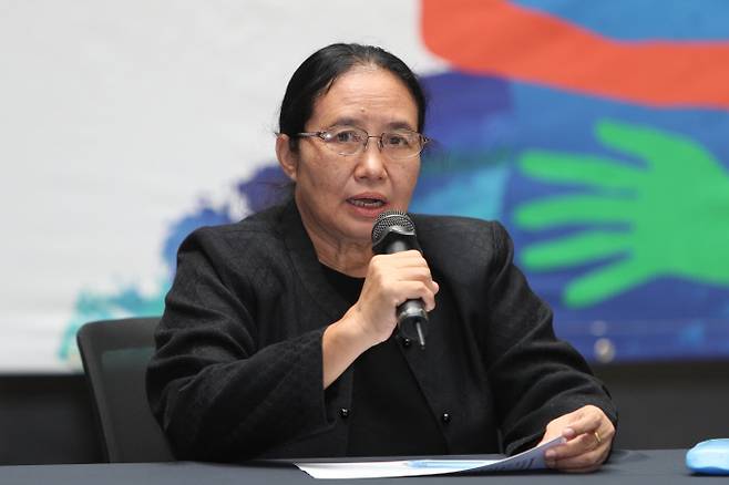 올해 광주인권상 수상자인 신시아 마웅(Cynthia Maung)이 17일 오전 광주 서구 5·18기념문화센터 리셉션홀에서 기자회견을 하고 있다. 연합뉴스.