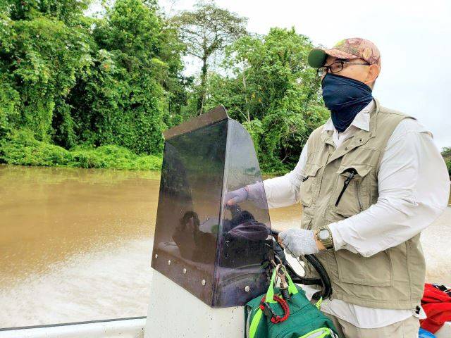 김재한 선교사는 직접 배를 몰고 파나마 다리엔주 야비사 정글의 쭈구나케강, 뚜피사강 등을 오가며 정글마을 사람들에게 복음을 전하며 8개의 교회를 개척했다.  김재한 선교사 제공