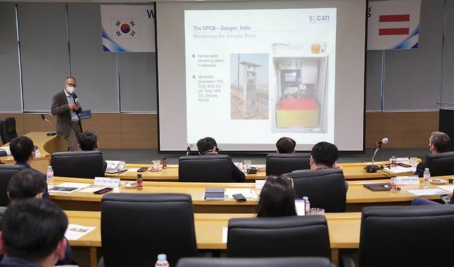 농어촌公, '수질관리디지털전환을위한 전문가초청워크샵'개최 (알렉산드로 모라 이사가 다분광센서 활용에 대해 발표)