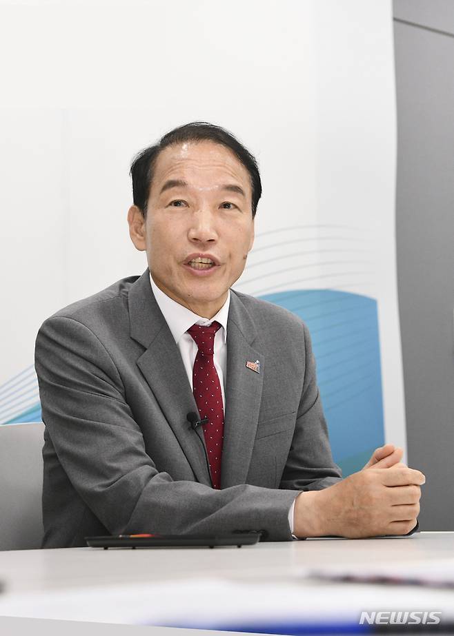 [광주=뉴시스] 배상현기자=국민의힘 주기환 광주시장 후보가 지난 12일 SRB미디어그룹에 회의실에서 뉴시스 광주전남본부와 인터뷰를 하고 있다. 2022.05.17 praxis@newsis.com