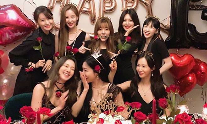 걸그룹 ‘소녀시대’가 데뷔 15주년을 기념해 오는 8월 5년 만에 8인 완전체의 모습으로 새 앨범을 선보인다. 소녀시대 인스타그램 캡쳐