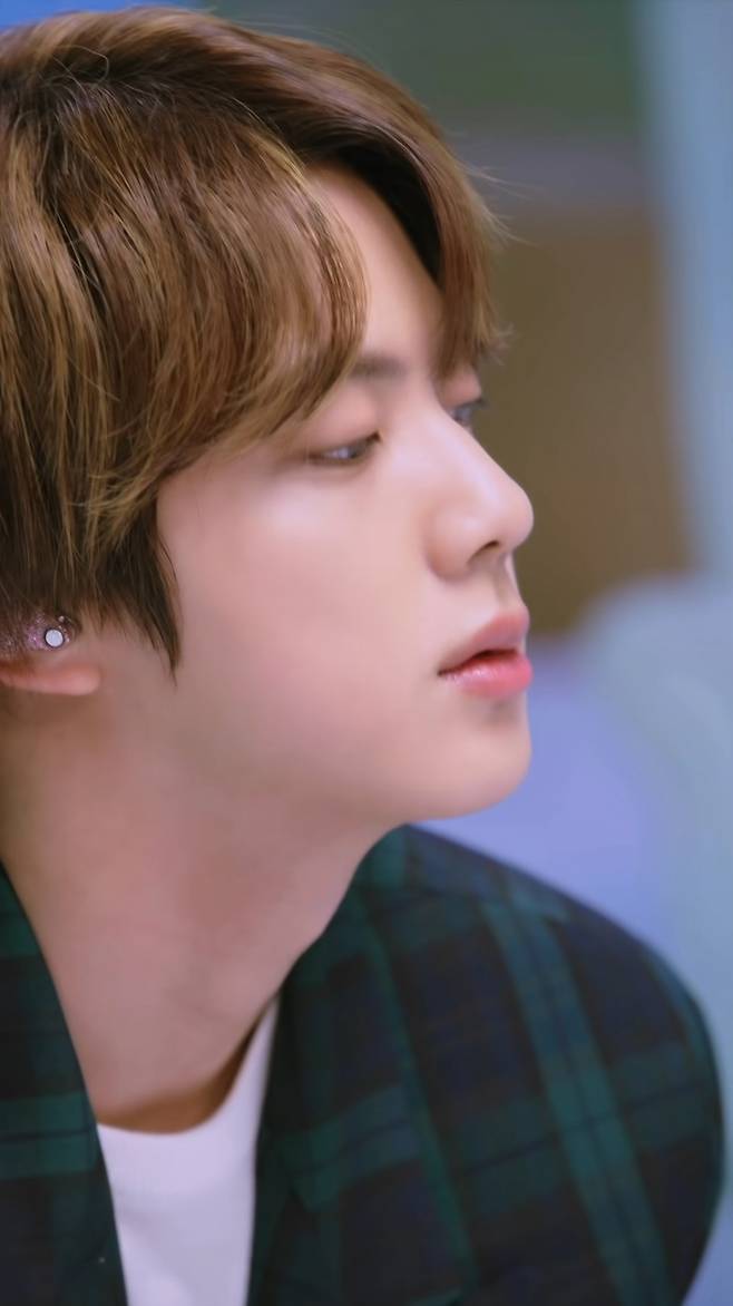 '美의 남신' 방탄소년단 진, '연예인들의 연예인' 새 별명 또 추가