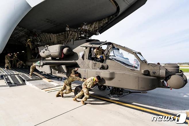 작년 11월 주한미군에 AH-64E '아파치 가디언' 헬기가 새로 배치됐다. (미 육군 2사단 2항공연대 4공격정찰대대 페이스북) © 뉴스1