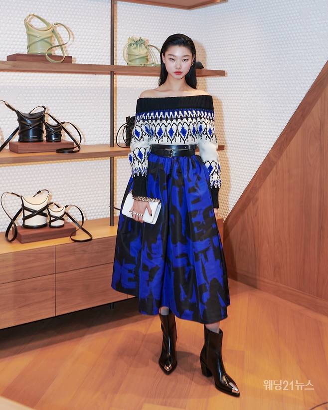 사진 : 알렉산더 맥퀸(Alexander McQueen), 롯데백화점 본점 리오프닝 행사 셀럽 '모델 배윤영 Bae Yoon Young' (사진제공 : 알렉산더 맥퀸)