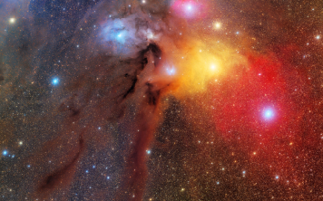 정병준 씨의 'Rho Ophiuchi cloud complex'.뱀주인자리 근처의 찬란한 성운과 성단을 한장의 사진에 담기 위해서 총 74시간에 노출 시간을 주어 촬영한 작품. 성운과 성단의 모습을 화려하게 표현하기 위해 색상을 강조한 것이 특징. 천문연 제공