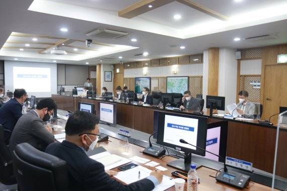 지난 17일 부산시 중구 부산항만공사 회의실에서 열린 간담회 모습./제공=부산항만공사