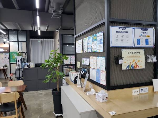 충전기 등 편의시설이 잘 돼있다.